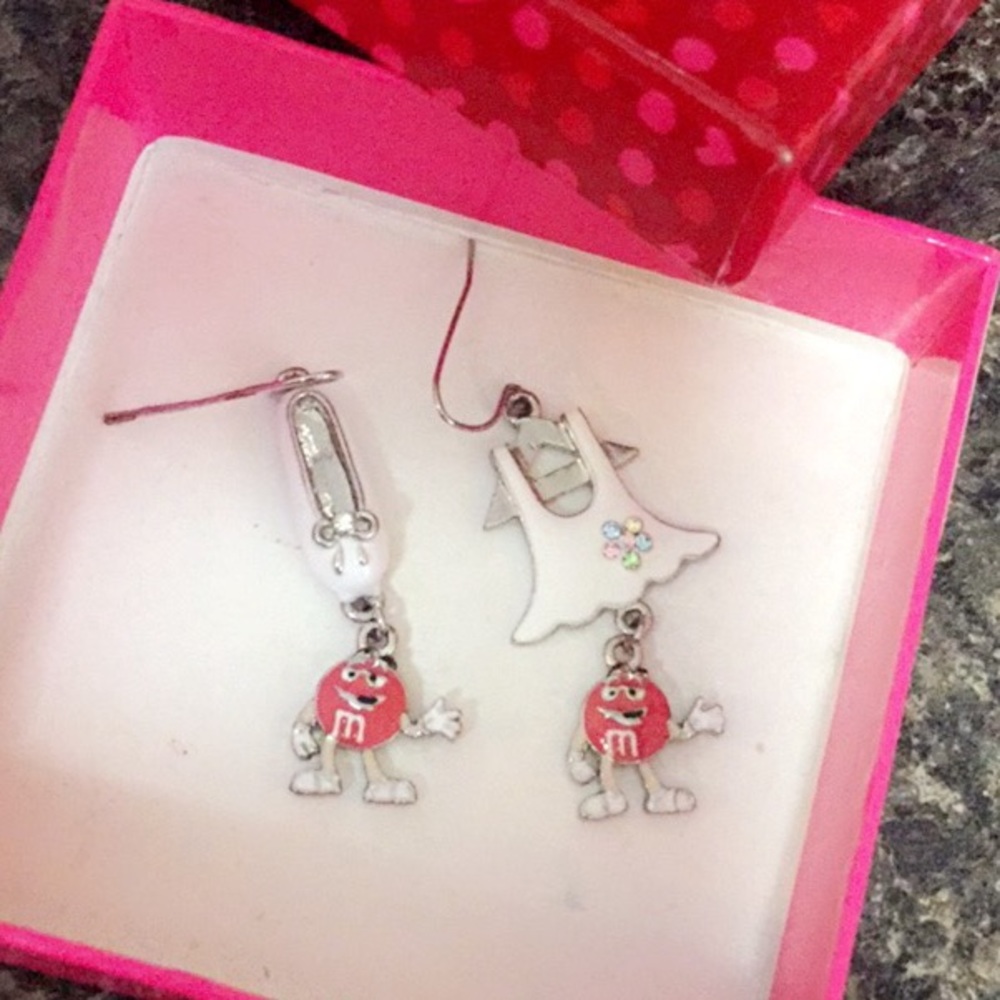 M&M’S white and red  earrings❤️❤️❤️❤️❤️💙💙
